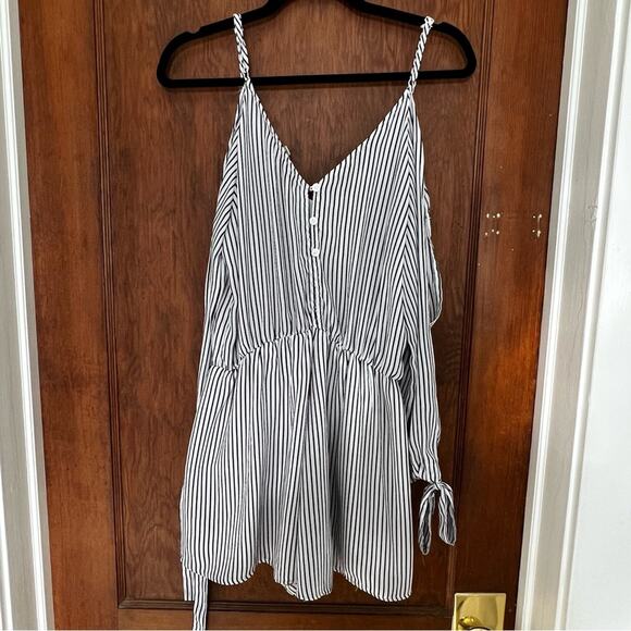 EUC Rebellion Again Black‎ White Striped Romper Large - Picture 5 of 9